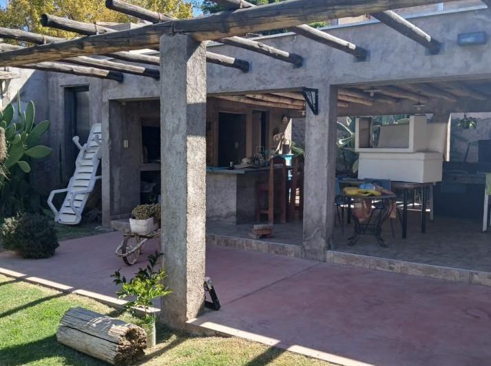 Casa · 353m² · 5 Ambientes · 1 Cochera