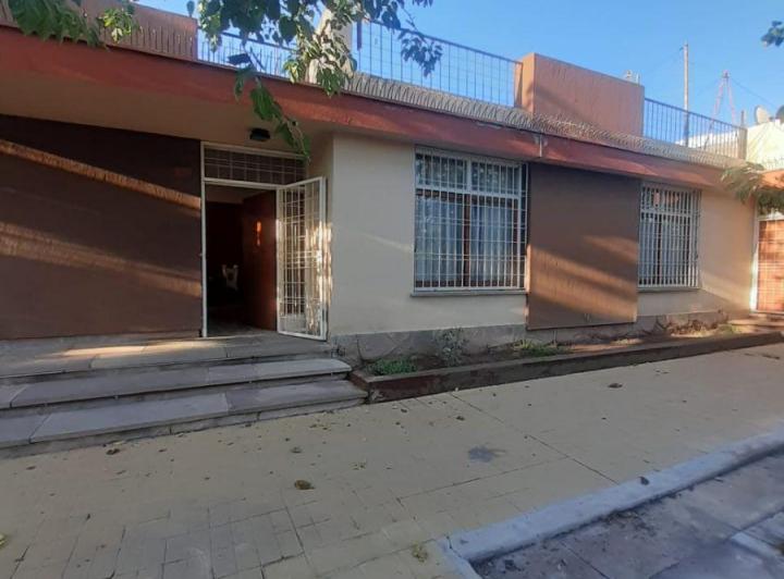 Casa · 180m² · 8 Ambientes · 1 Cochera