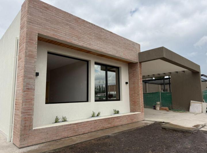 Casa · 209m² · 5 Ambientes · 2 Cocheras