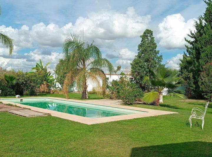 Casa · 374m² · 5 Ambientes · 2 Cocheras