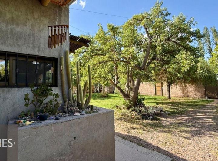 Casa · 165m² · 5 Ambientes · 2 Cocheras