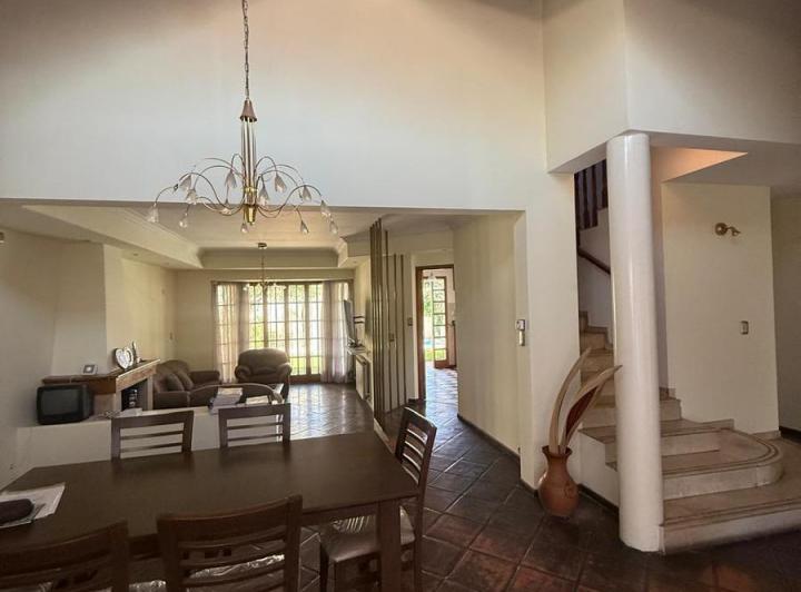Casa · 229m² · 3 Dormitorios · 1 Cochera