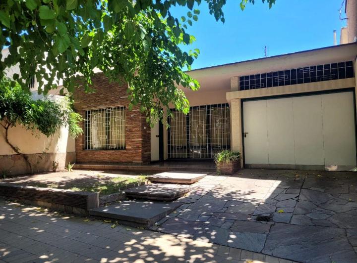Casa · 178m² · 6 Ambientes · 1 Cochera