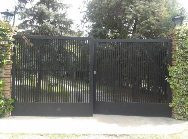Casa · 350m² · 6 Ambientes · 3 Cocheras
