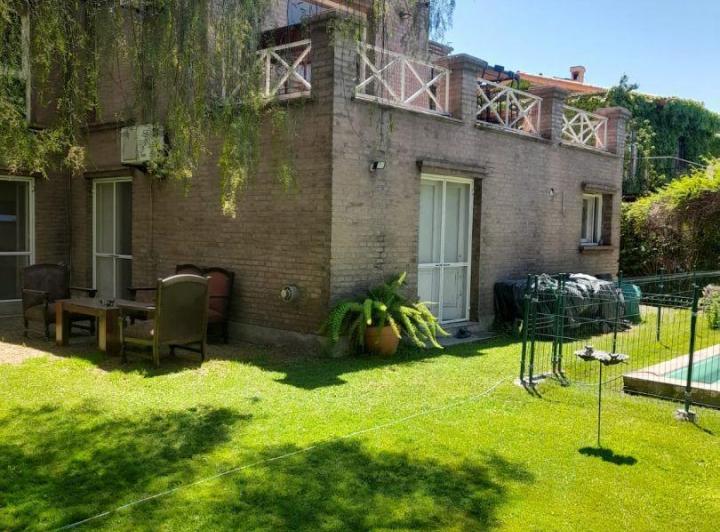 Casa · 315m² · 8 Ambientes · 2 Cocheras