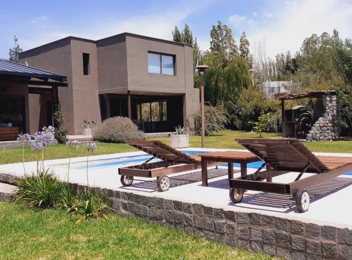 Casa · 420m² · 10 Ambientes · 2 Cocheras