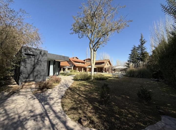 Casa · 746m² · 20 Ambientes · 10 Cocheras