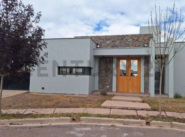 Casa · 170m² · 4 Ambientes · 2 Cocheras