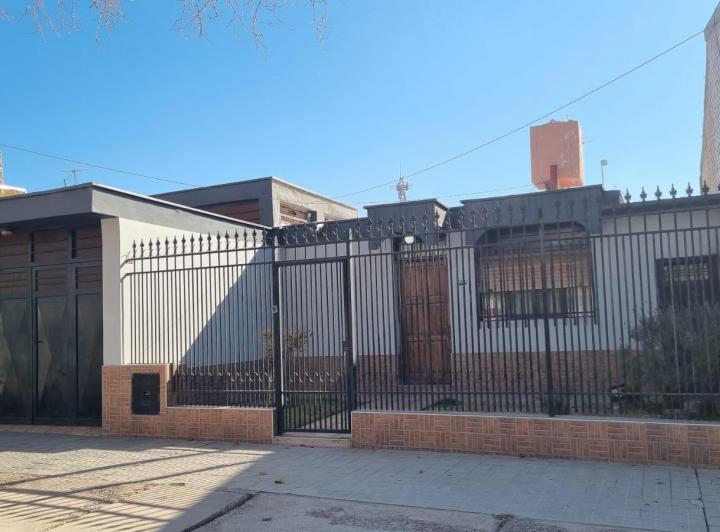 Casa · 164m² · 3 Dormitorios · 1 Cochera