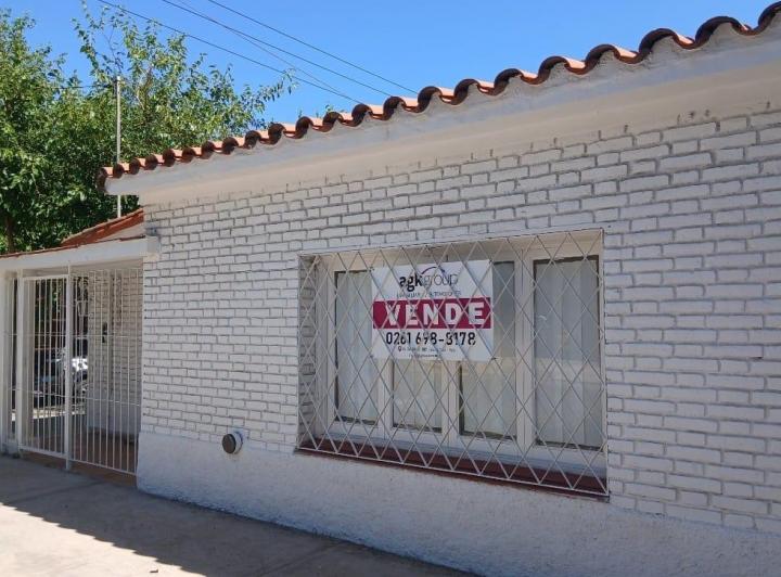 Casa · 160m² · 3 Dormitorios · 2 Cocheras