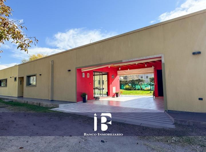 Casa · 307m² · 8 Ambientes · 2 Cocheras