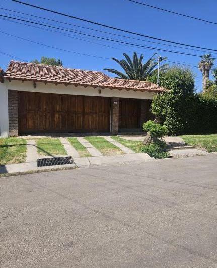 Casa · 310m² · 3 Ambientes · 2 Cocheras