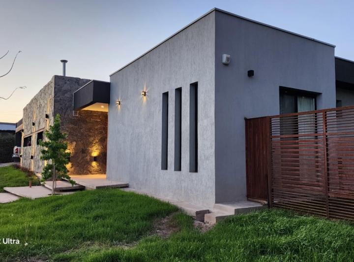 Casa · 275m² · 3 Dormitorios · 1 Cochera