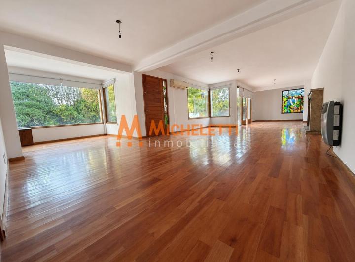 Casa · 253m² · 11 Ambientes · 4 Cocheras