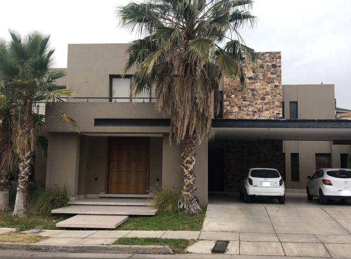 Casa · 564m² · 4 Dormitorios · 3 Cocheras