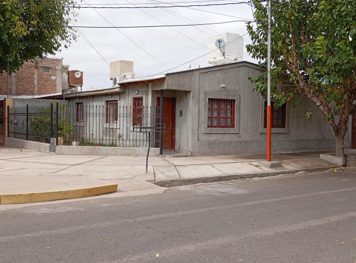 Casa · 150m² · 5 Ambientes · 3 Cocheras