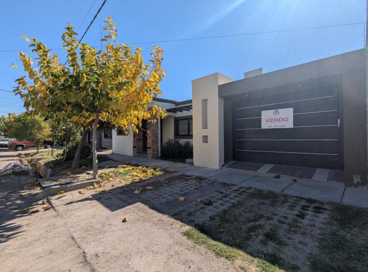 Casa · 250m² · 4 Ambientes · 1 Cochera
