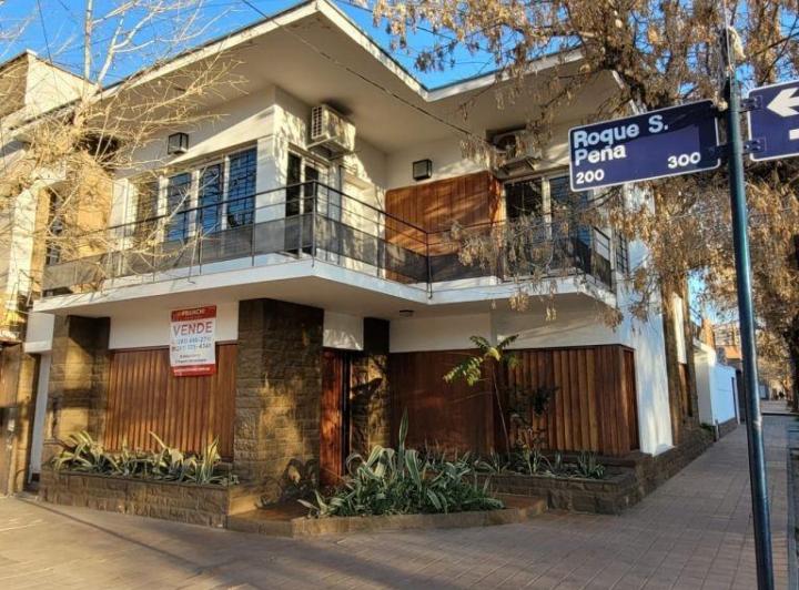Casa · 213m² · 7 Ambientes · 1 Cochera