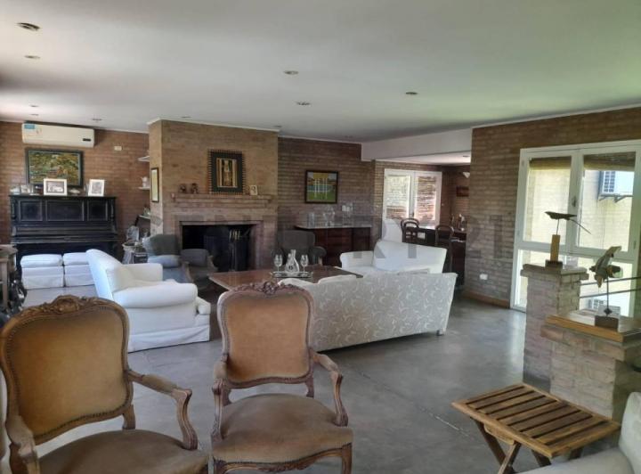 Casa · 315m² · 8 Ambientes