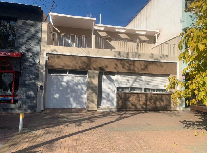 Casa · 292m² · 7 Ambientes · 1 Cochera