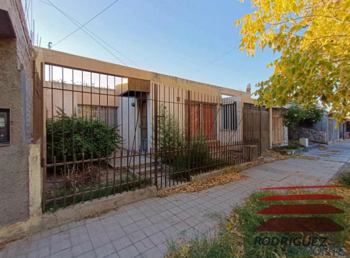 Casa · 110m² · 5 Ambientes · 1 Cochera