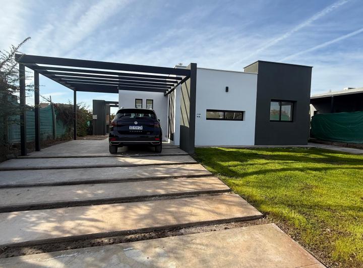 Casa · 200m² · 10 Ambientes · 2 Cocheras