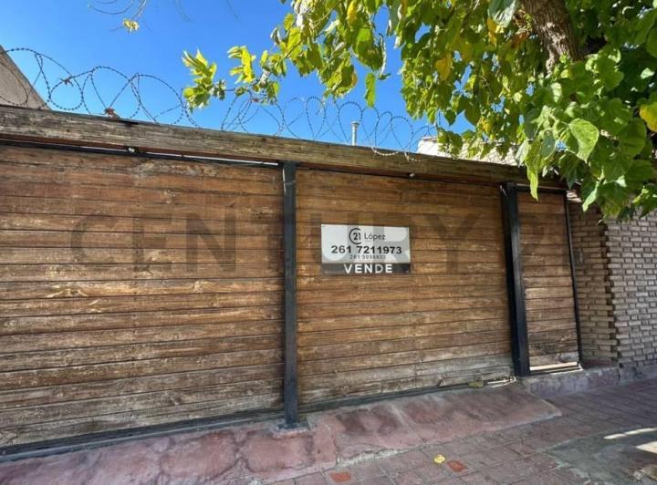 Casa · 280m² · 4 Ambientes · 2 Cocheras