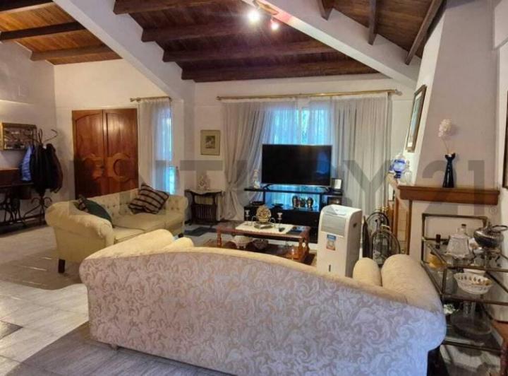 Casa · 287m² · 4 Dormitorios · 1 Cochera
