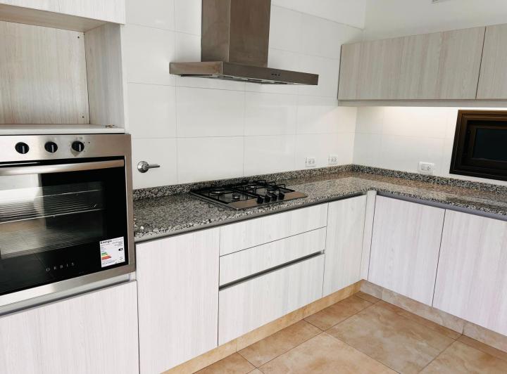 Casa · 234m² · 4 Dormitorios · 2 Cocheras