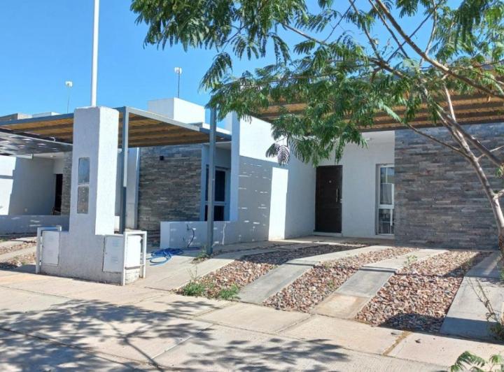 Casa · 65m² · 3 Ambientes · 2 Cocheras