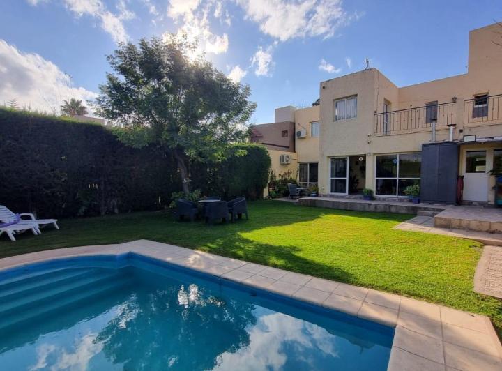 Casa · 333m² · 4 Dormitorios · 4 Cocheras