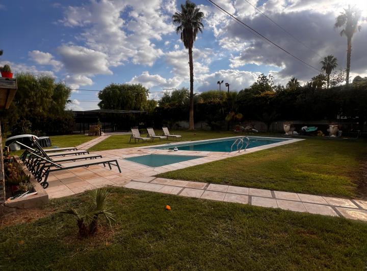 Casa · 400m² · 7 Ambientes · 3 Cocheras