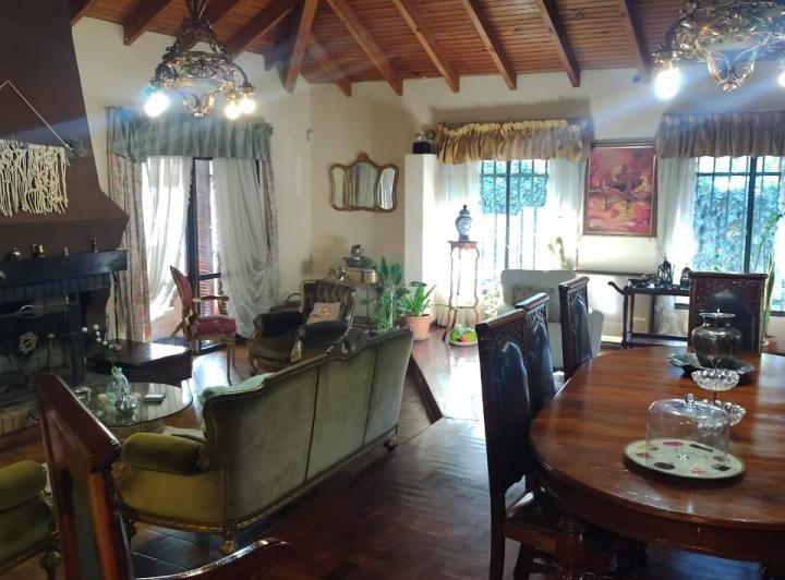 Casa · 800m² · 15 Ambientes · 3 Cocheras