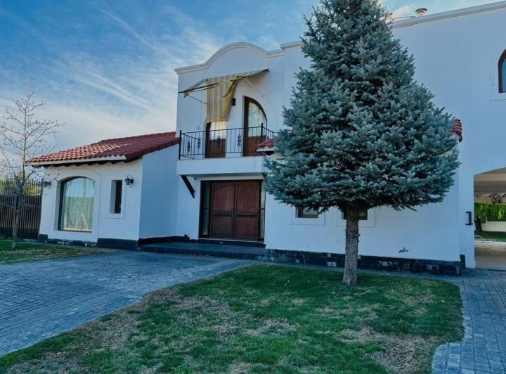 Casa · 405m² · 10 Ambientes · 3 Cocheras