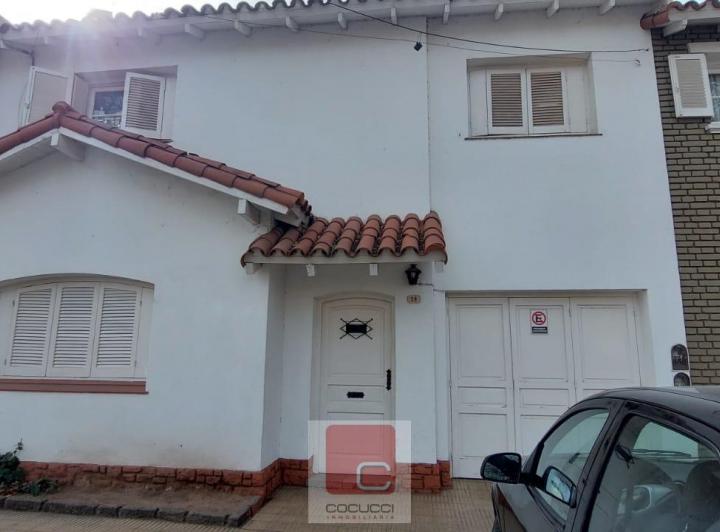 Casa · 203m² · 4 Ambientes · 1 Cochera