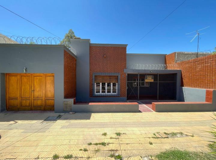 Casa · 140m² · 6 Ambientes · 2 Cocheras