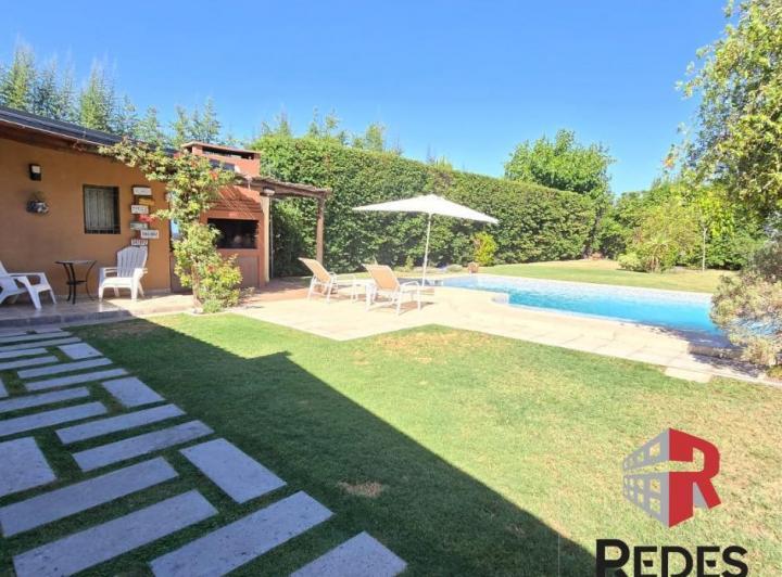 Casa · 250m² · 11 Ambientes · 2 Cocheras