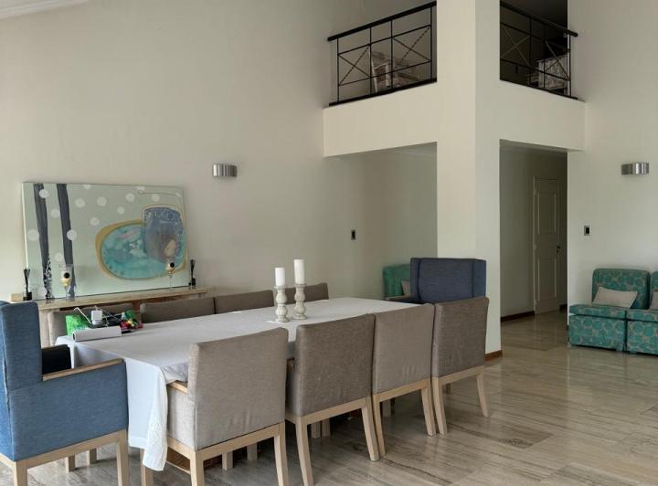 Casa · 243m² · 1 Ambiente · 1 Cochera