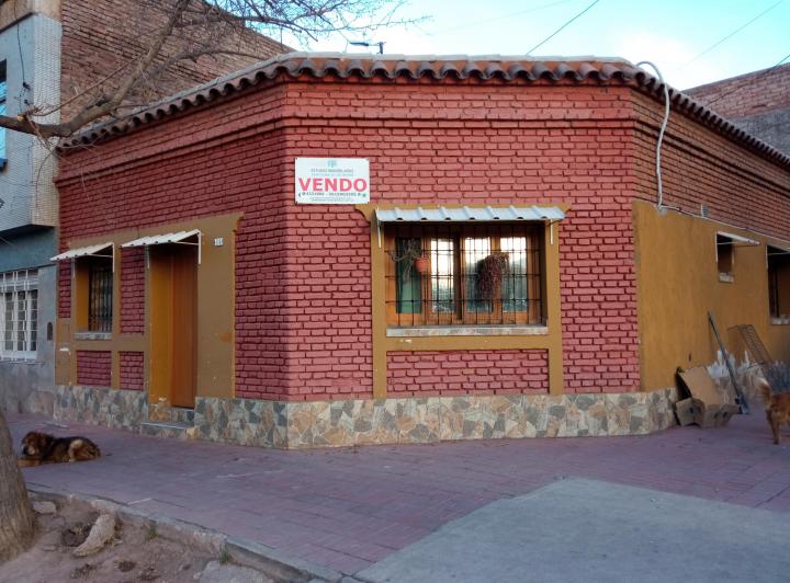 Casa · 102m² · 5 Ambientes · 1 Cochera