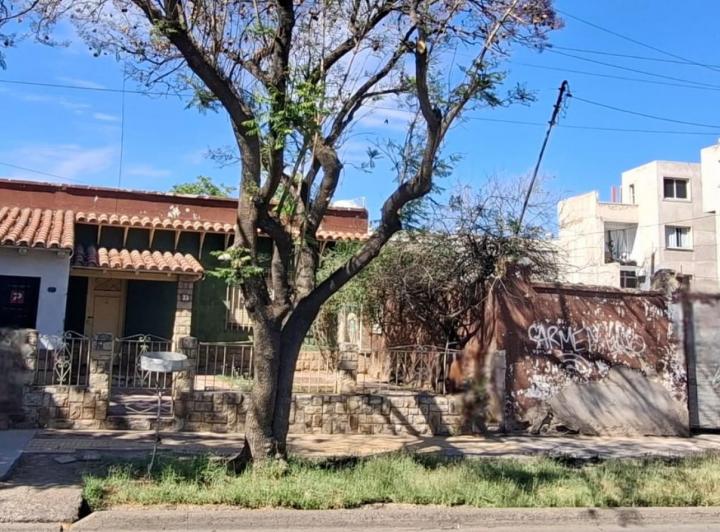 Terreno · 890m²