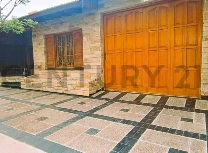 Casa · 196m² · 4 Ambientes · 3 Cocheras
