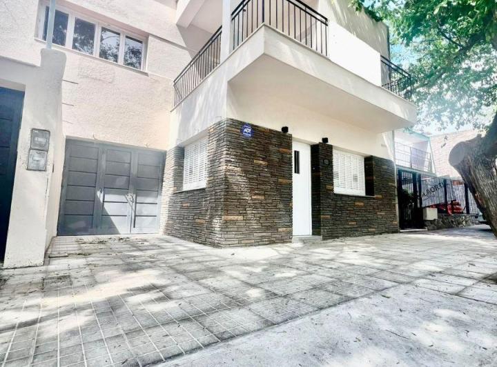 Casa · 310m² · 10 Ambientes · 1 Cochera