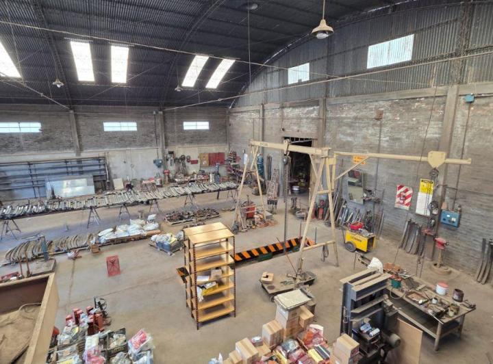 Bodega-Galpón · 880m² · 6 Ambientes