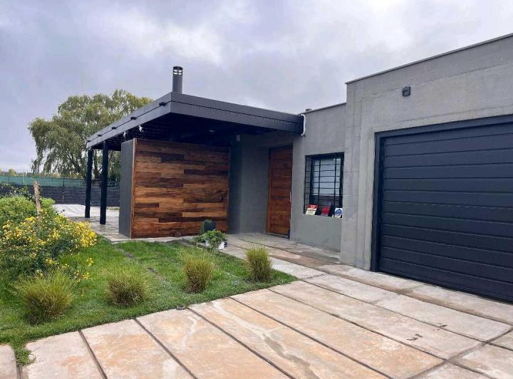 Casa · 168m² · 2 Dormitorios · 1 Cochera