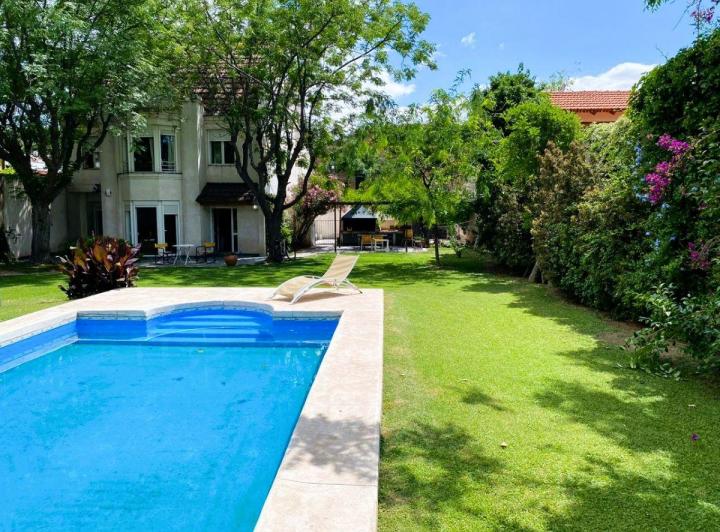 Casa · 450m² · 10 Ambientes · 5 Cocheras