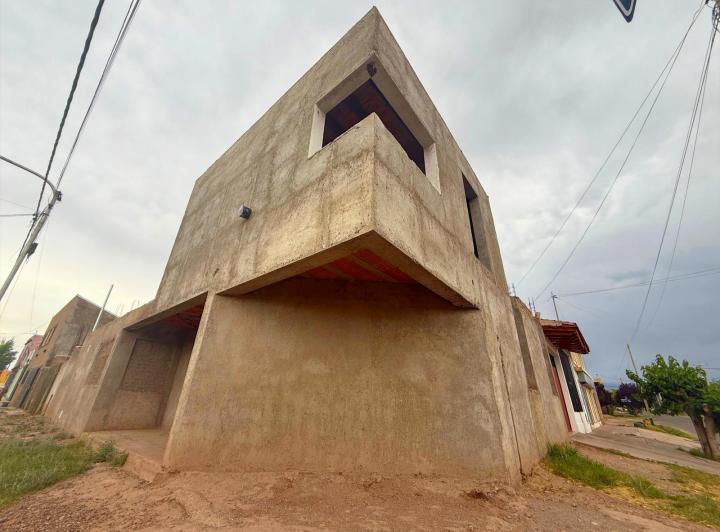 Casa · 150m² · 5 Ambientes · 2 Cocheras