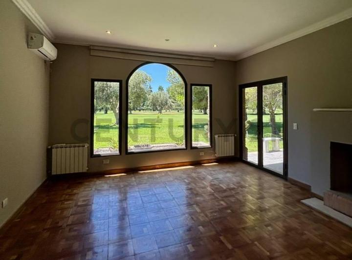 Casa · 356m² · 5 Dormitorios · 2 Cocheras