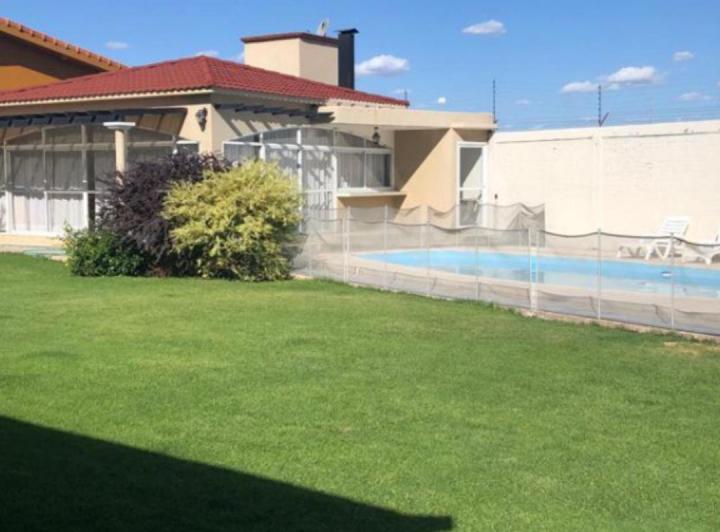 Casa · 500m² · 15 Ambientes · 3 Cocheras