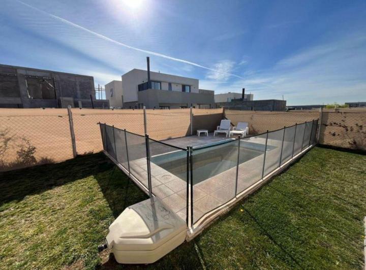 Casa · 225m² · 7 Ambientes · 2 Cocheras