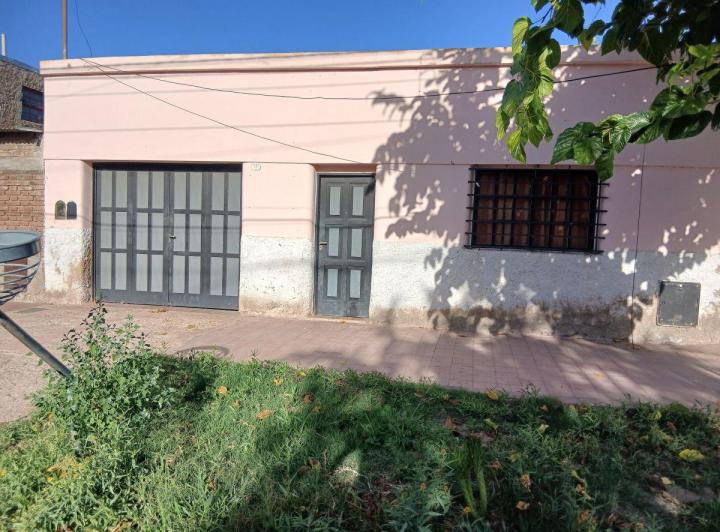 Casa · 100m² · 4 Ambientes · 2 Cocheras
